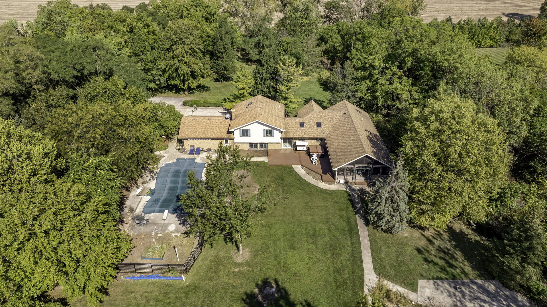 9417 West Steger Road Frankfort, IL 60423 - Photo 39 of 52 an aerial view of a residential houses with outdoor space
