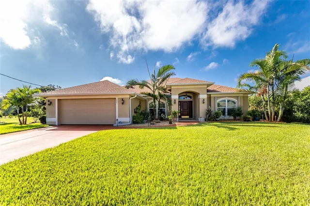 a front view of house with yard and entertaining space