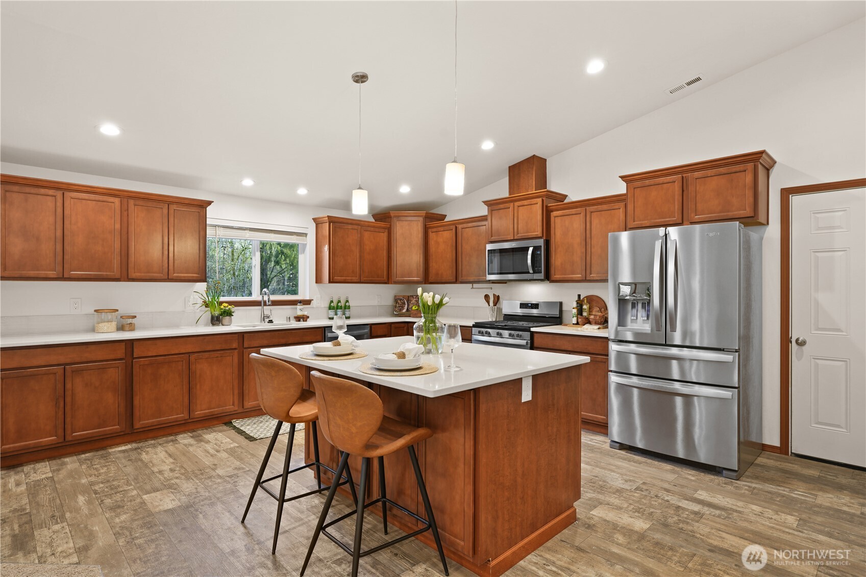5376 Erlands Point Road Northwest Bremerton, WA 98312 - Photo 17 of 39 Gallery Image 17