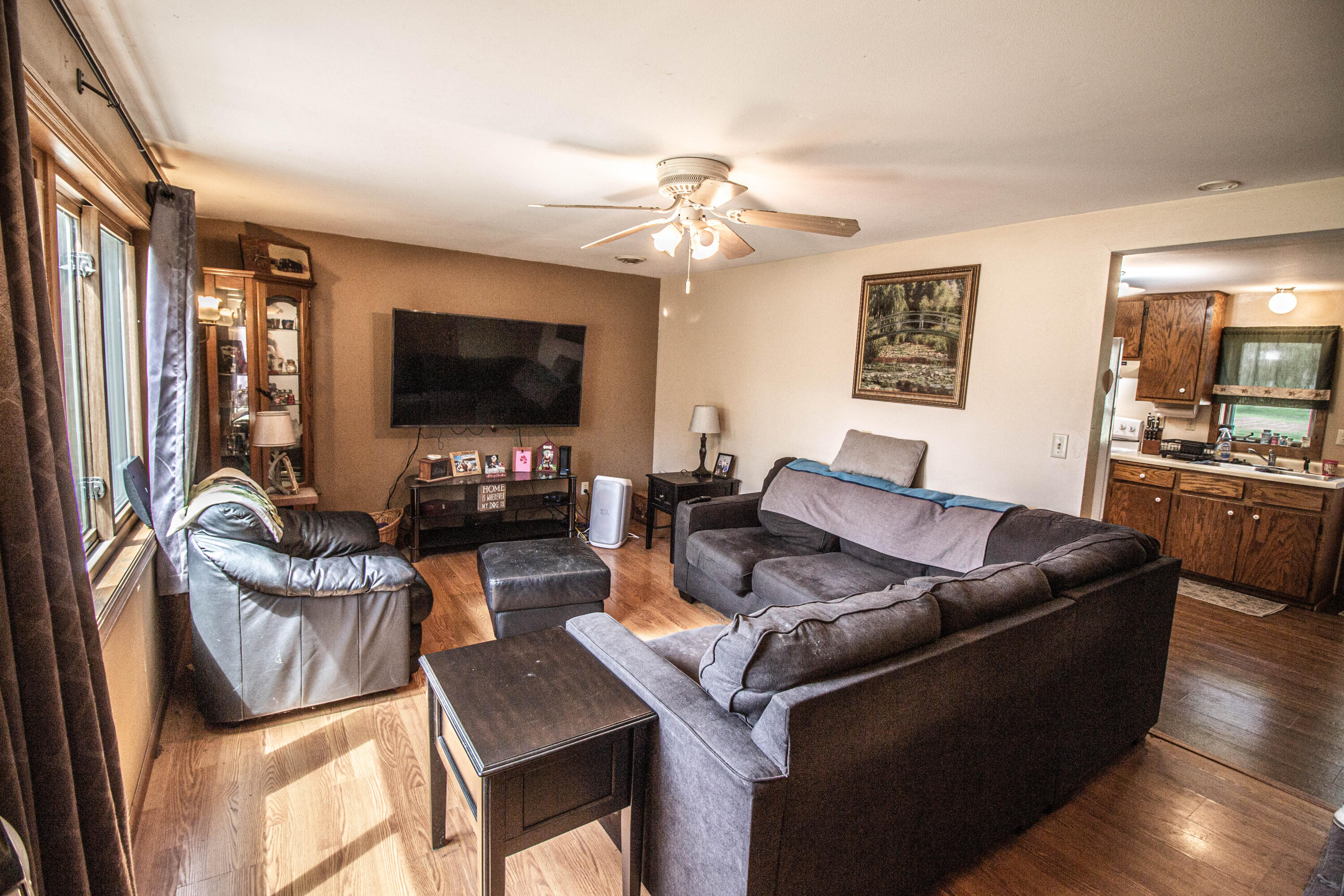 518 Steepleview Road, Unit 520 Newburg, WI 53095 - Photo 17 of 56 Left Side (520) - Family Room