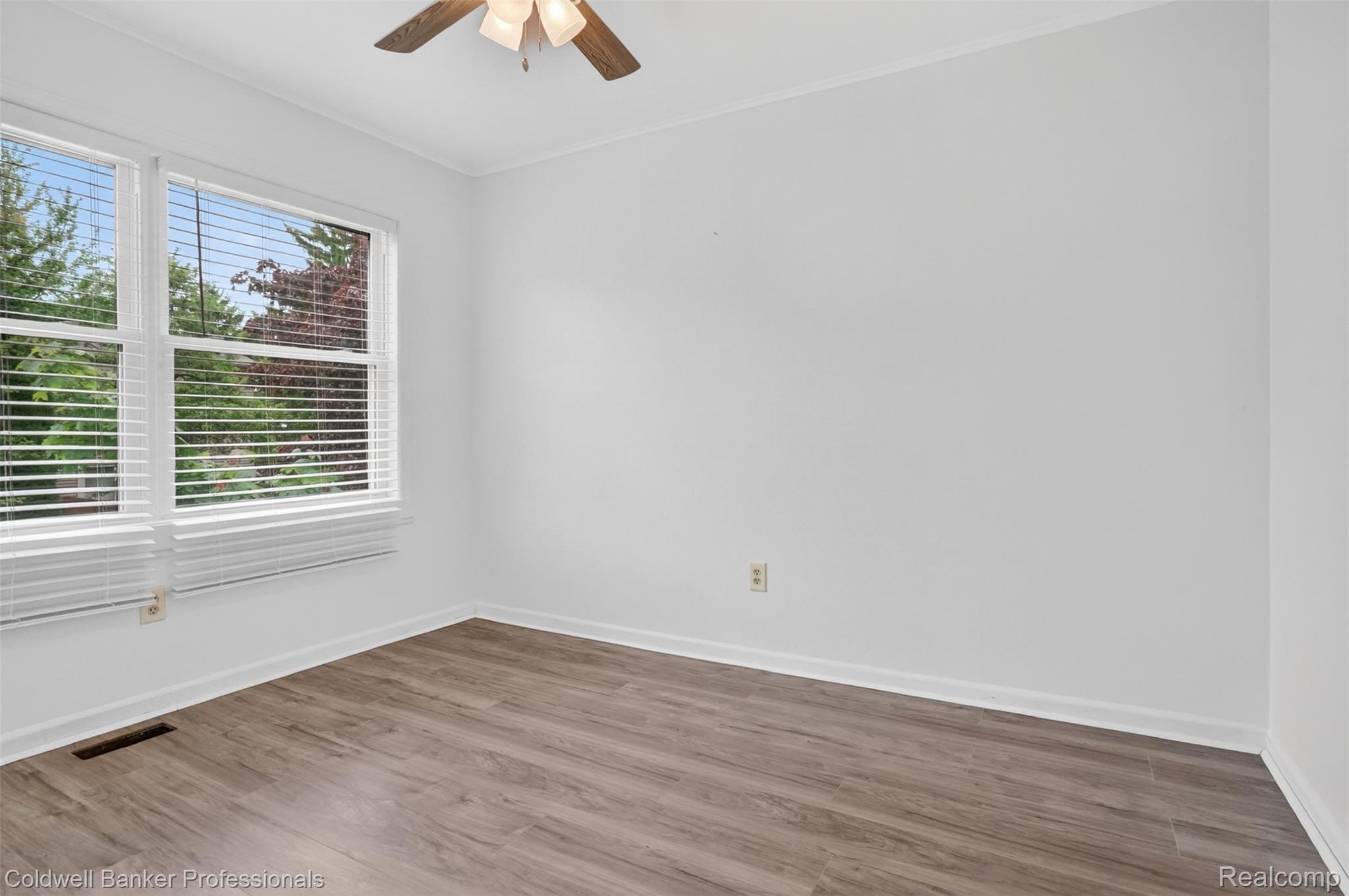 902 Little Hill Court Rochester, MI 48307 - Photo 12 of 18 DSC03455.jpg