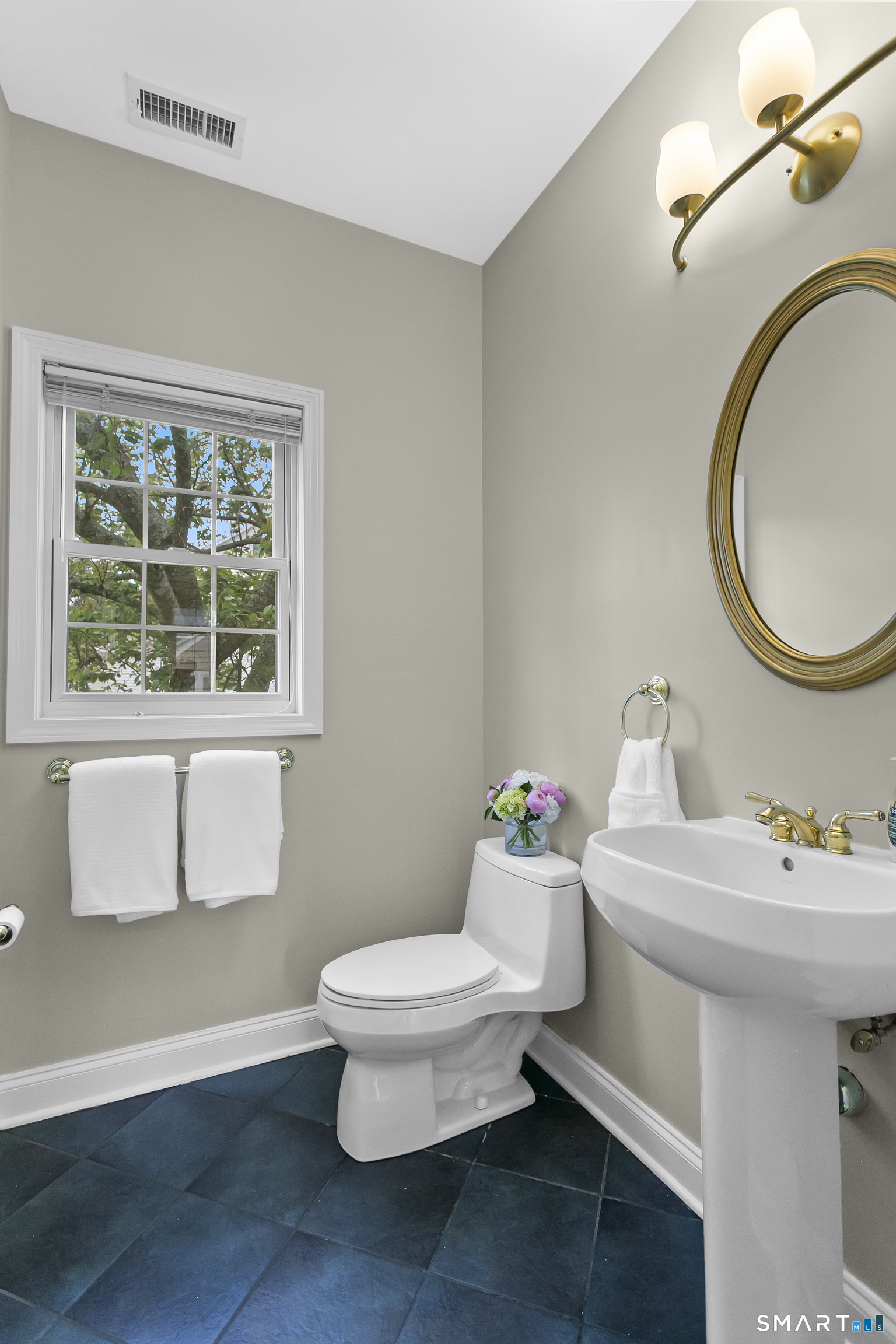 896 Riverside Drive Fairfield, CT 06824 - Photo 15 of 31