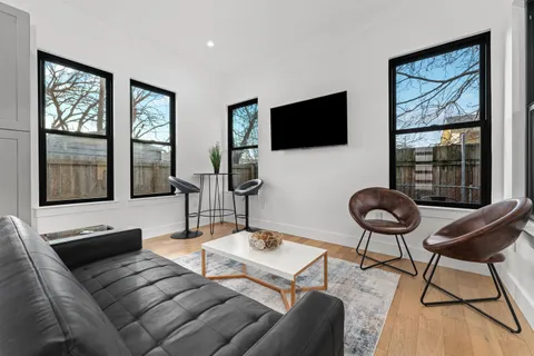 $1,448,900 | 910 Tillery Street, Austin, TX 78702