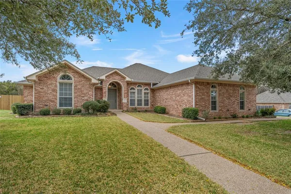 $374,900 | 9121 Wolf Creek Drive, Waco, TX 76712