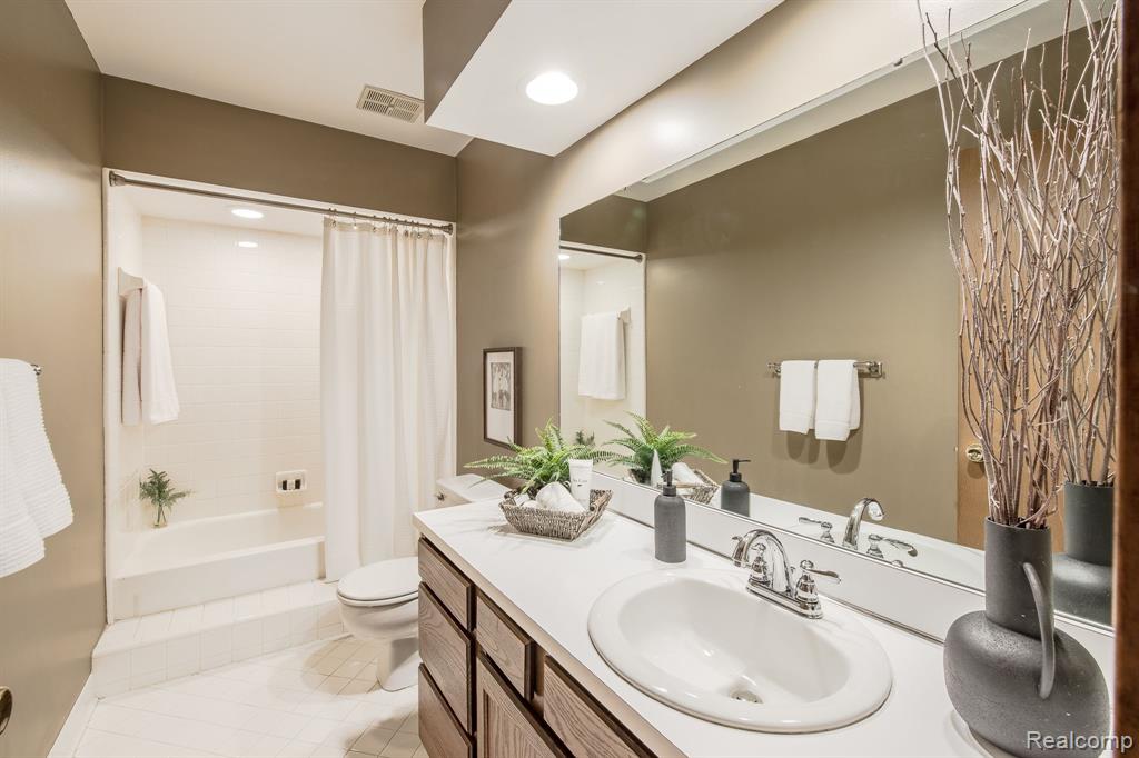 300 Prospect Drive Rochester Hills, MI 48307 - Photo 21 of 33