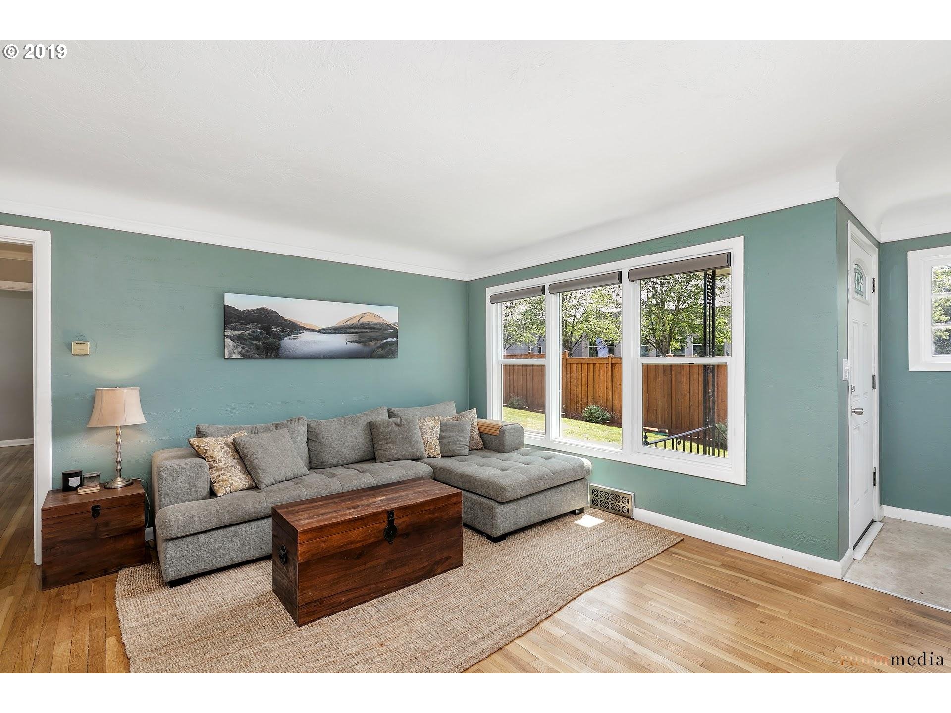 17795 Southwest Kinnaman Road Beaverton, OR 97078 - Photo 8 of 27 Living Room