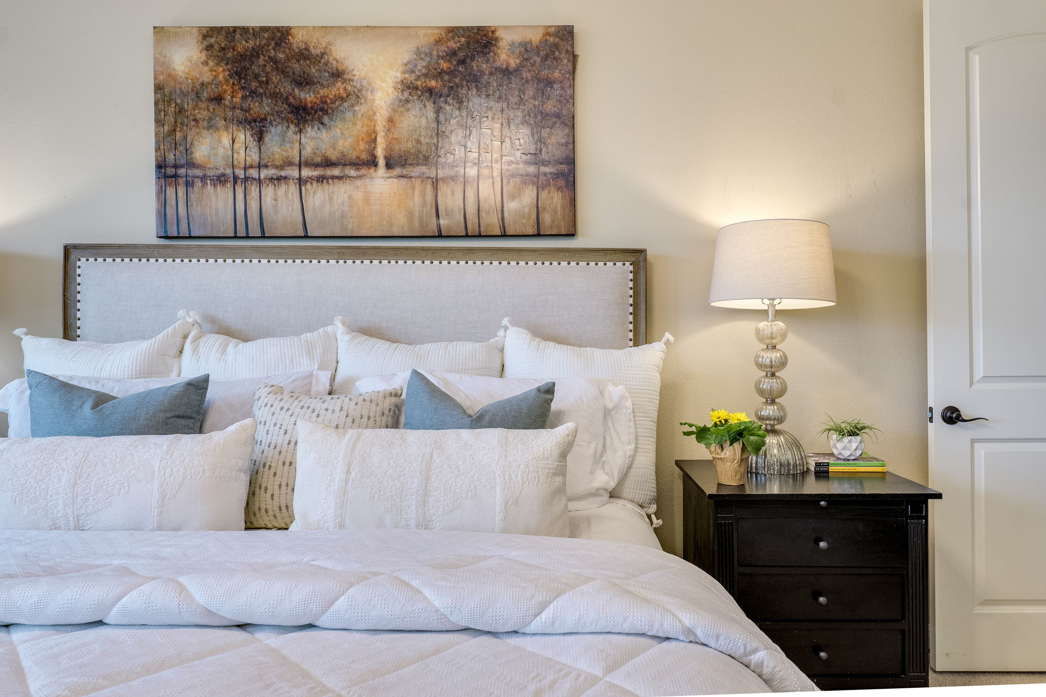 11601 Shadestone Terrace Austin, TX 78732 - Photo 28 of 40 a bedroom with a bed and lamp