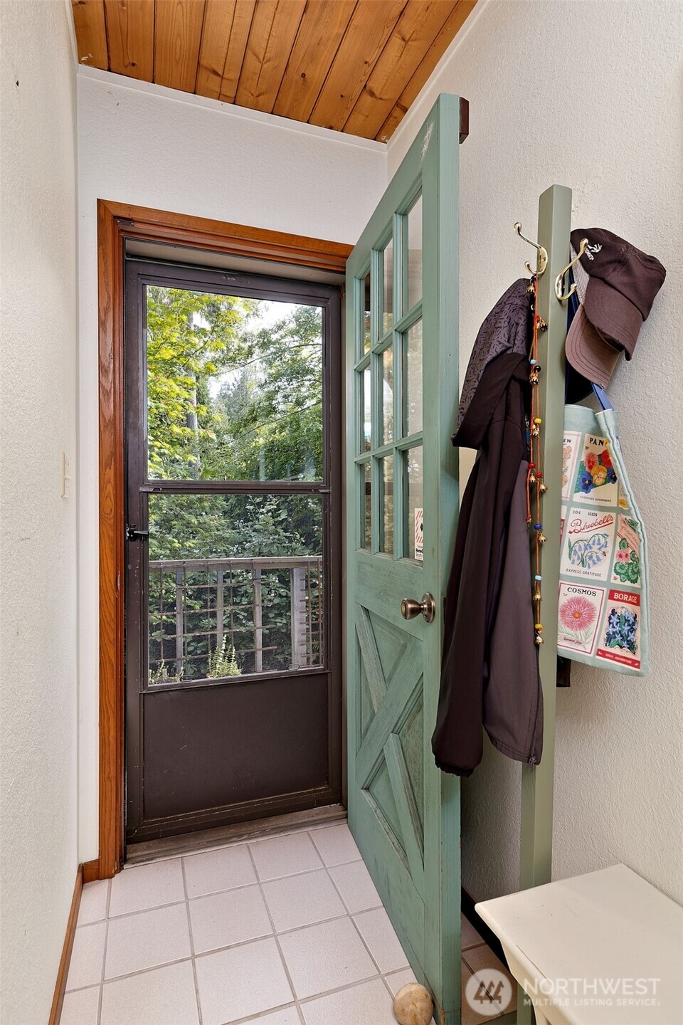 662 Stadium Beach Road East Grapeview, WA 98546 - Photo 15 of 35