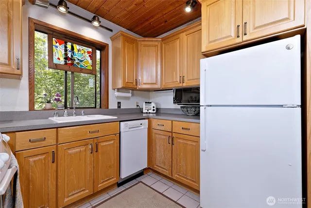 $770,000 | 662 Stadium Beach Road East, Grapeview, WA 98546