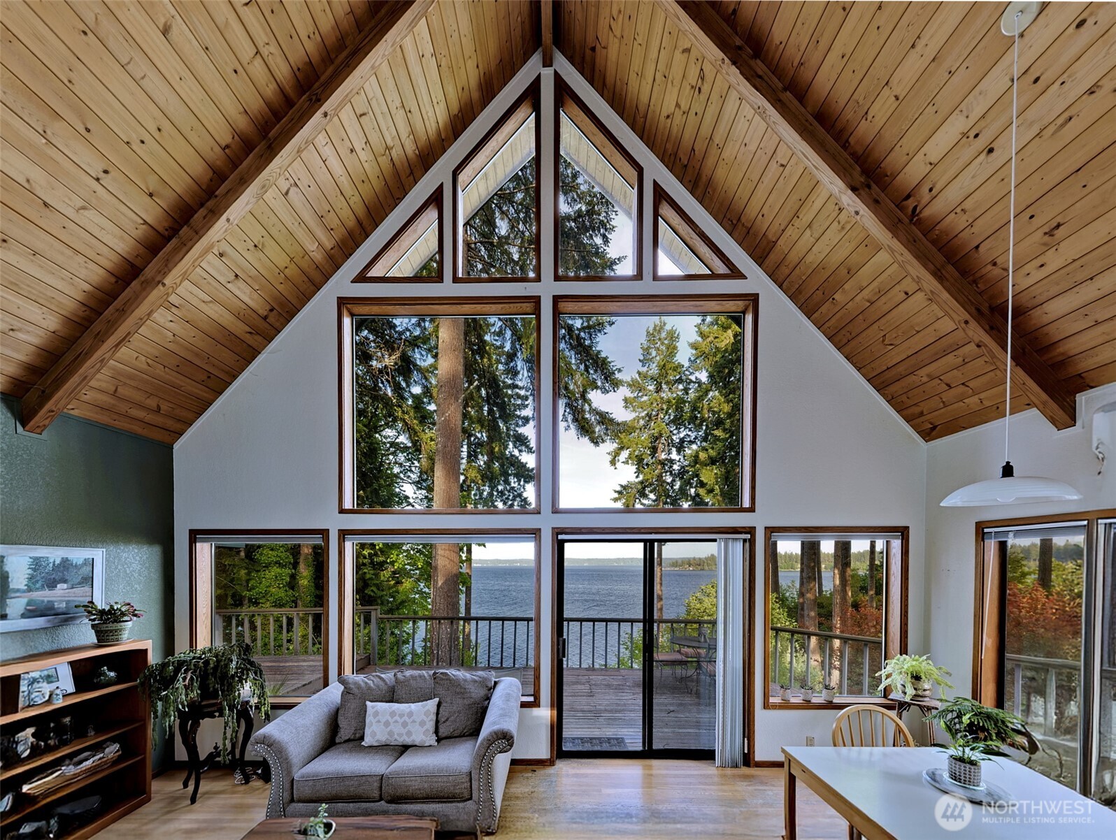 662 Stadium Beach Road East Grapeview, WA 98546 - Photo 2 of 35