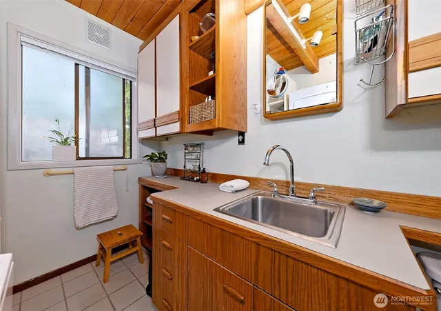 $770,000 | 662 Stadium Beach Road East, Grapeview, WA 98546