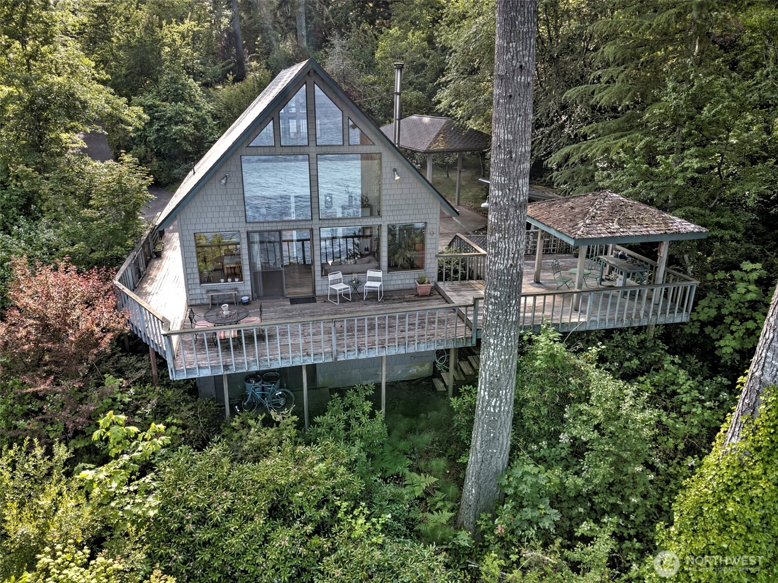 662 Stadium Beach Road East Grapeview, WA 98546 - Photo 3 of 35