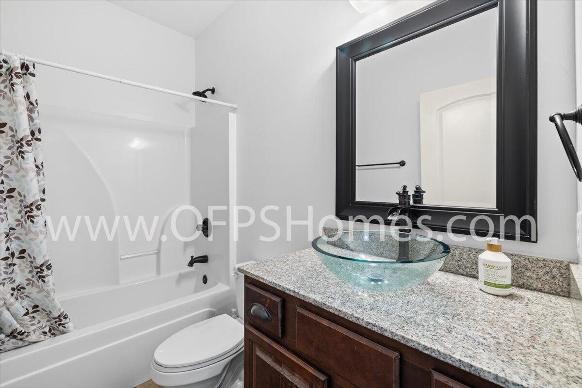 4632 Hermosa Road Crestview, FL 32539 - Photo 22 of 35 a bathroom with a granite countertop sink mirror toilet and bathtub