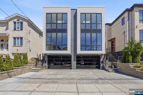 $6,900 | 211 East Harriet Avenue, Unit B, Palisades Park, NJ 07650