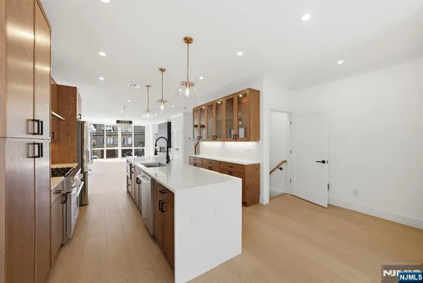 $6,900 | 211 East Harriet Avenue, Unit B, Palisades Park, NJ 07650