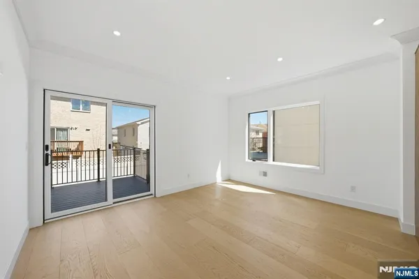 $6,900 | 211 East Harriet Avenue, Unit B, Palisades Park, NJ 07650