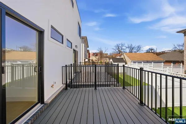 $6,900 | 211 East Harriet Avenue, Unit B, Palisades Park, NJ 07650