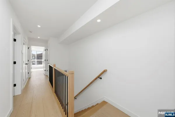 $6,900 | 211 East Harriet Avenue, Unit B, Palisades Park, NJ 07650