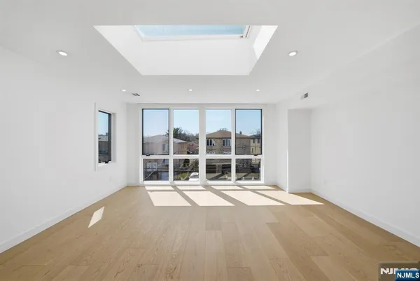 $6,900 | 211 East Harriet Avenue, Unit B, Palisades Park, NJ 07650