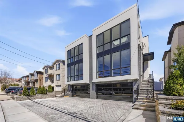 $6,900 | 211 East Harriet Avenue, Unit B, Palisades Park, NJ 07650