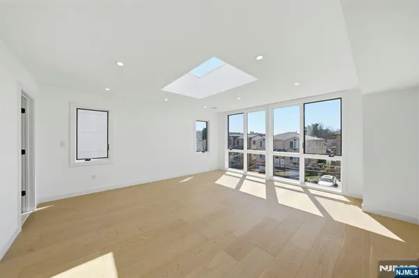 $6,900 | 211 East Harriet Avenue, Unit B, Palisades Park, NJ 07650