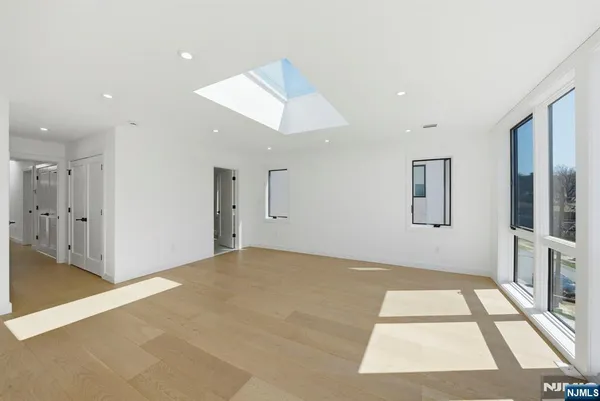 $6,900 | 211 East Harriet Avenue, Unit B, Palisades Park, NJ 07650