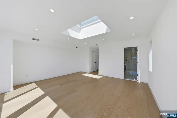 $6,900 | 211 East Harriet Avenue, Unit B, Palisades Park, NJ 07650