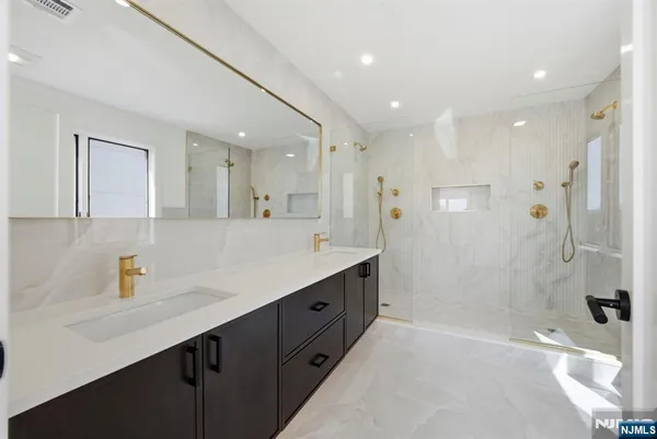 $6,900 | 211 East Harriet Avenue, Unit B, Palisades Park, NJ 07650