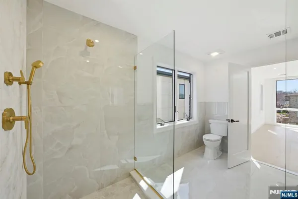 $6,900 | 211 East Harriet Avenue, Unit B, Palisades Park, NJ 07650