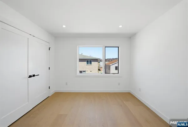 $6,900 | 211 East Harriet Avenue, Unit B, Palisades Park, NJ 07650