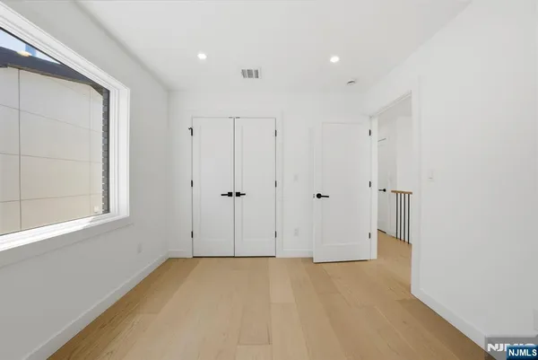 $6,900 | 211 East Harriet Avenue, Unit B, Palisades Park, NJ 07650