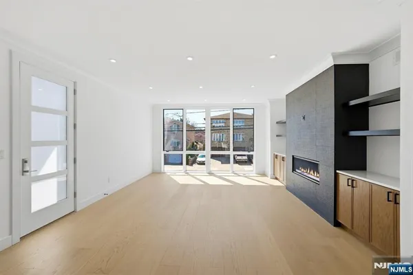 $6,900 | 211 East Harriet Avenue, Unit B, Palisades Park, NJ 07650