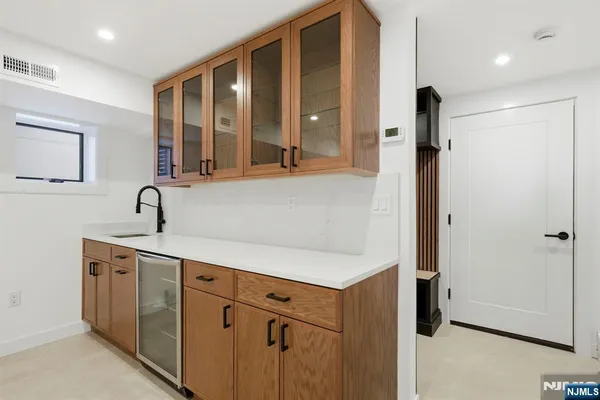 $6,900 | 211 East Harriet Avenue, Unit B, Palisades Park, NJ 07650