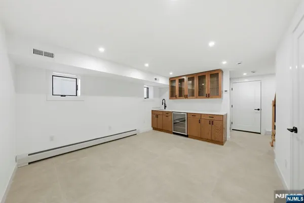 $6,900 | 211 East Harriet Avenue, Unit B, Palisades Park, NJ 07650