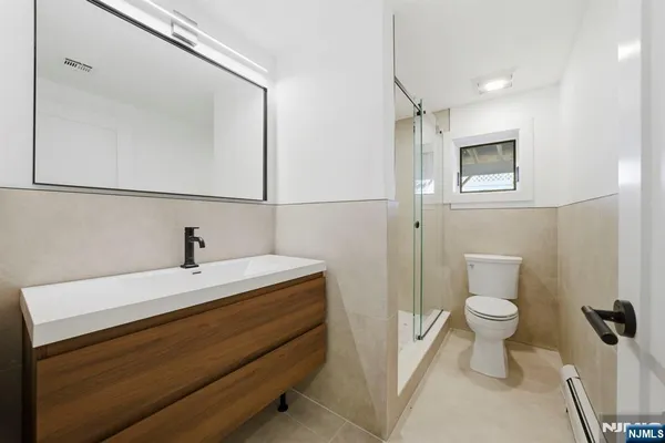 $6,900 | 211 East Harriet Avenue, Unit B, Palisades Park, NJ 07650