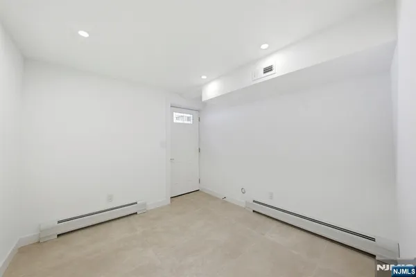 $6,900 | 211 East Harriet Avenue, Unit B, Palisades Park, NJ 07650