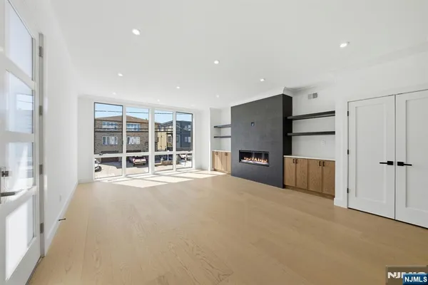 $6,900 | 211 East Harriet Avenue, Unit B, Palisades Park, NJ 07650