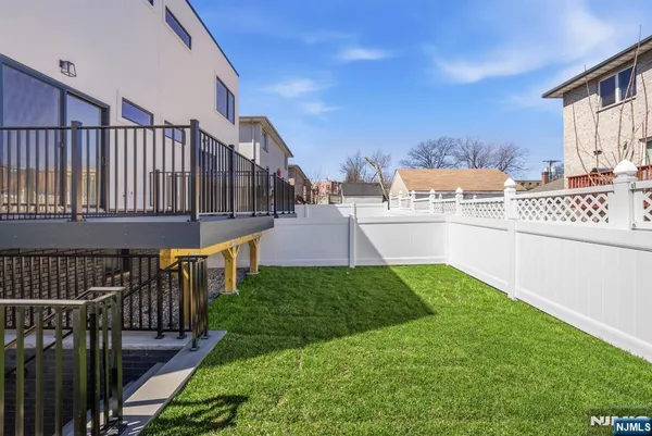 $6,900 | 211 East Harriet Avenue, Unit B, Palisades Park, NJ 07650