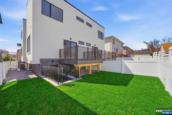 $6,900 | 211 East Harriet Avenue, Unit B, Palisades Park, NJ 07650