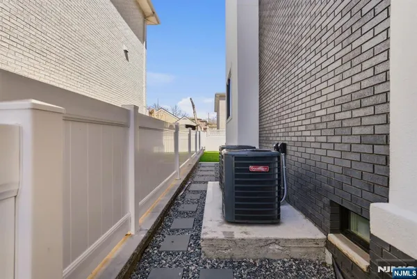 $6,900 | 211 East Harriet Avenue, Unit B, Palisades Park, NJ 07650