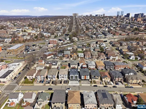 $6,900 | 211 East Harriet Avenue, Unit B, Palisades Park, NJ 07650