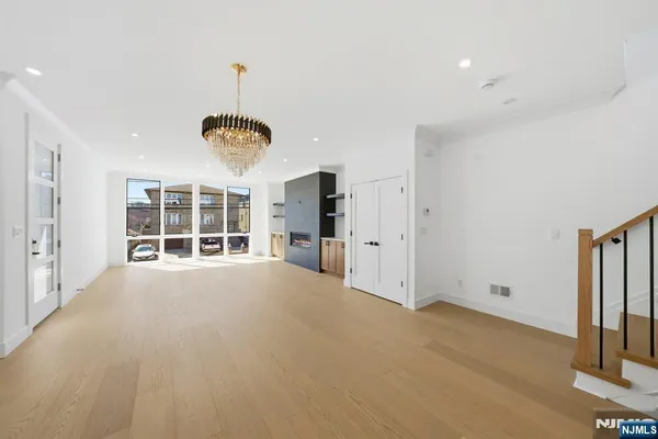 $6,900 | 211 East Harriet Avenue, Unit B, Palisades Park, NJ 07650