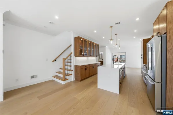 $6,900 | 211 East Harriet Avenue, Unit B, Palisades Park, NJ 07650