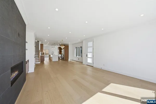 $6,900 | 211 East Harriet Avenue, Unit B, Palisades Park, NJ 07650