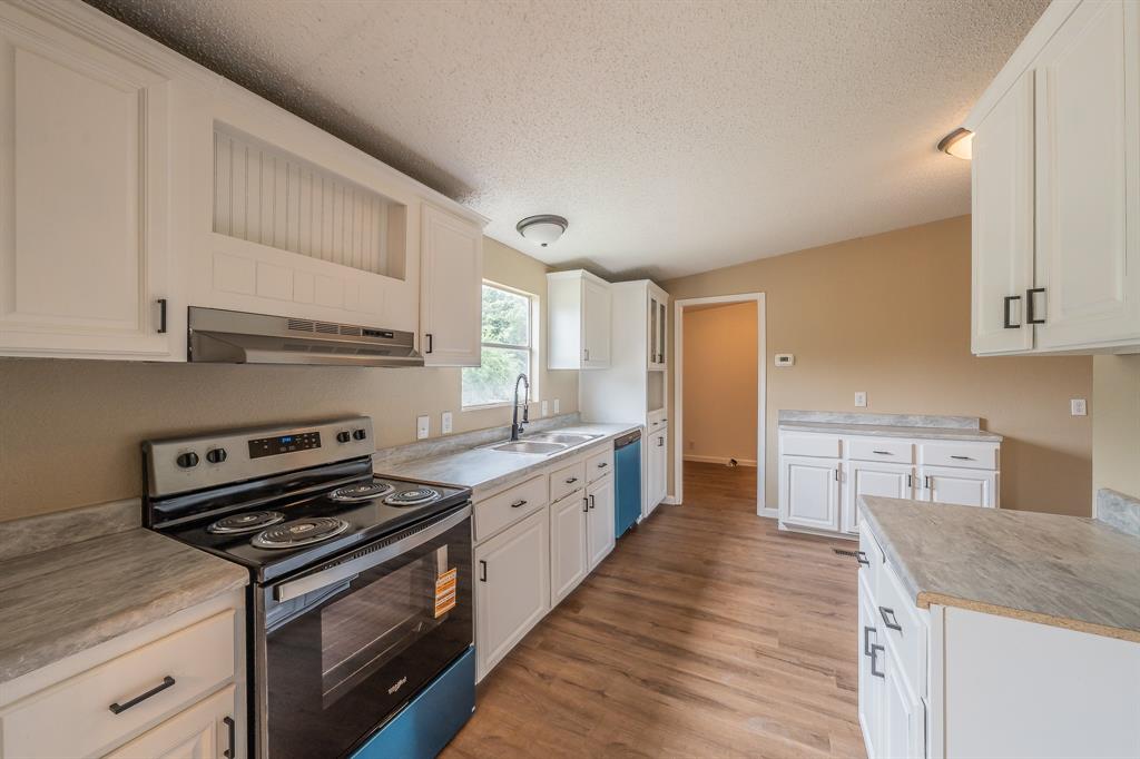 153 Clay Court Springtown, TX 76082 - Photo 14 of 38