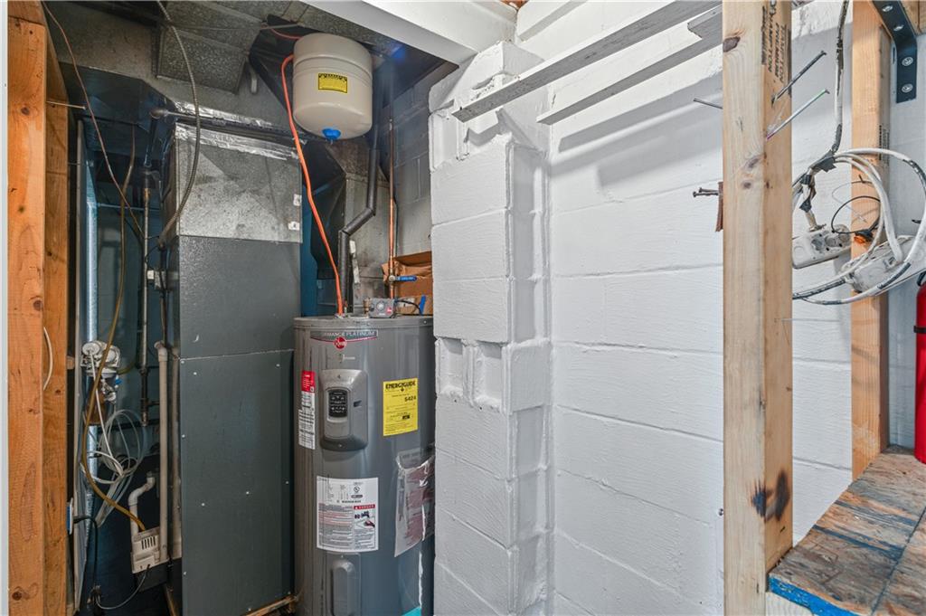 1305 Main Street Bridgeville, PA 15017 - Photo 45 of 50 a close view of walk in closet