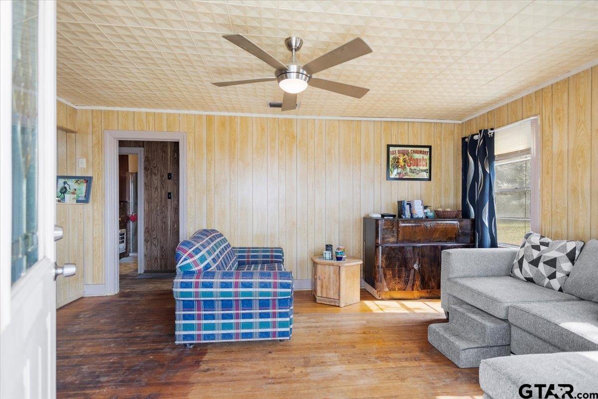 1706 Baxter Avenue Longview, TX 75602 - Photo 12 of 32 a living room with furniture and a window
