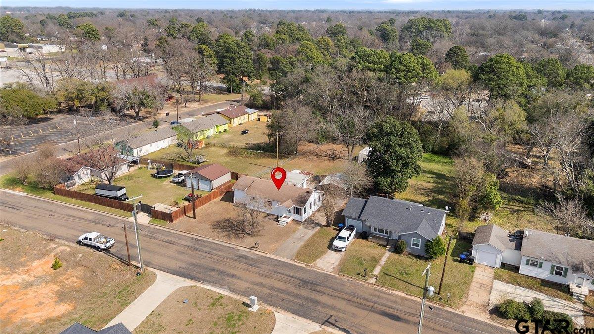 1706 Baxter Avenue Longview, TX 75602 - Photo 29 of 32 an aerial view of a house with a garden