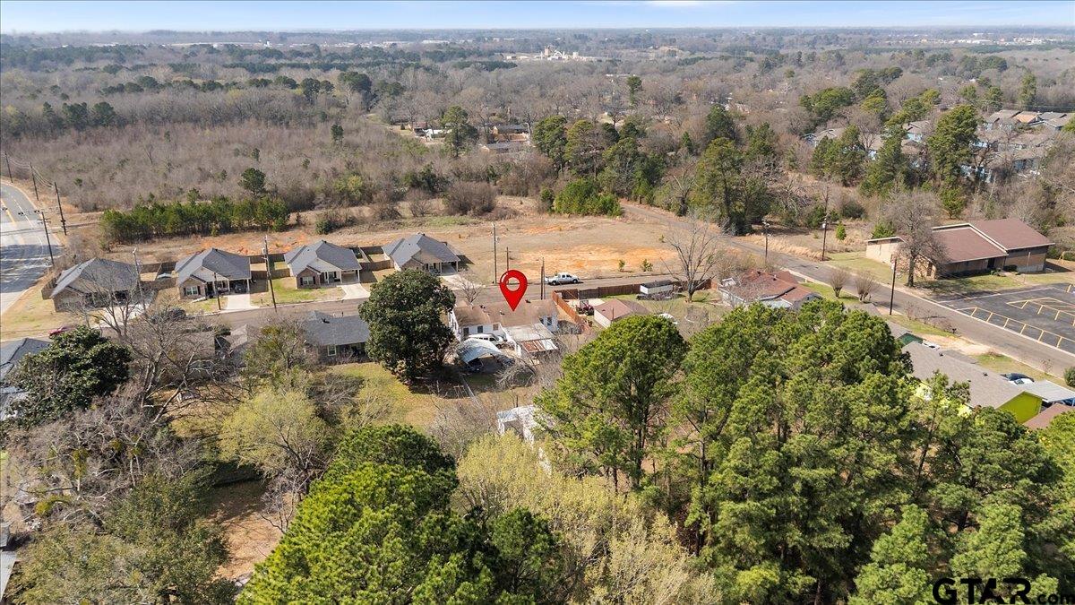 1706 Baxter Avenue Longview, TX 75602 - Photo 31 of 32 an aerial view of a houses with a yard