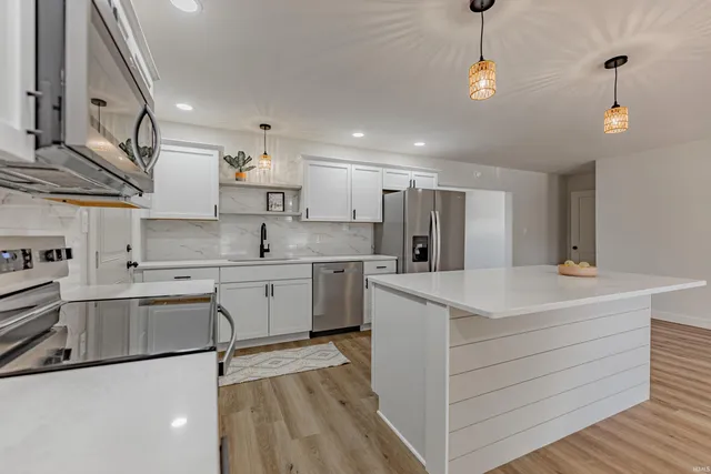 $309,900 | 317 Kennedy Drive, Mount Vernon, IN 47620